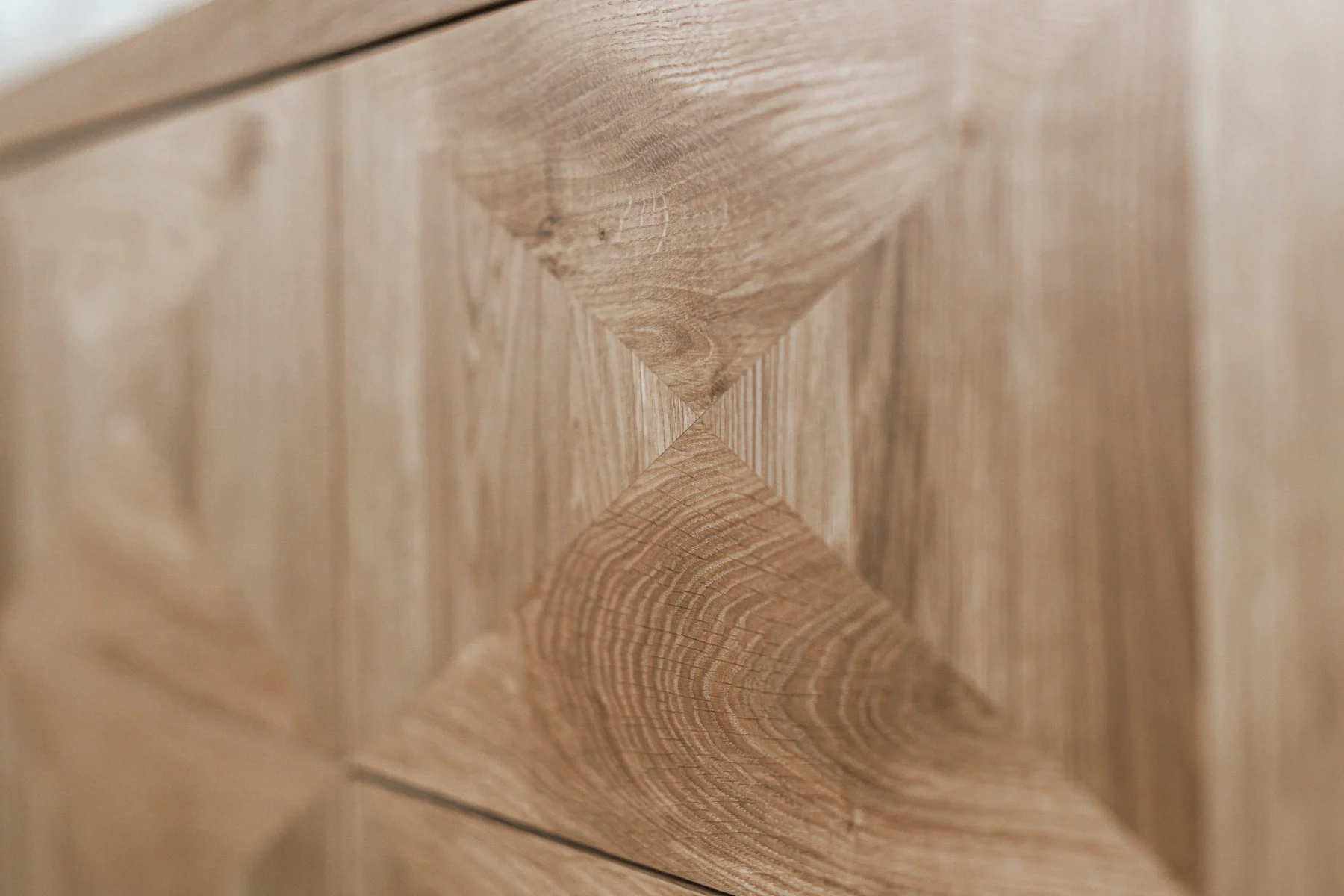 Cotswold 83" detail