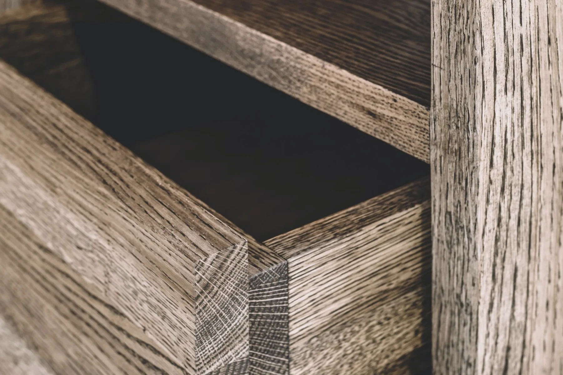 Hanover 16" detail