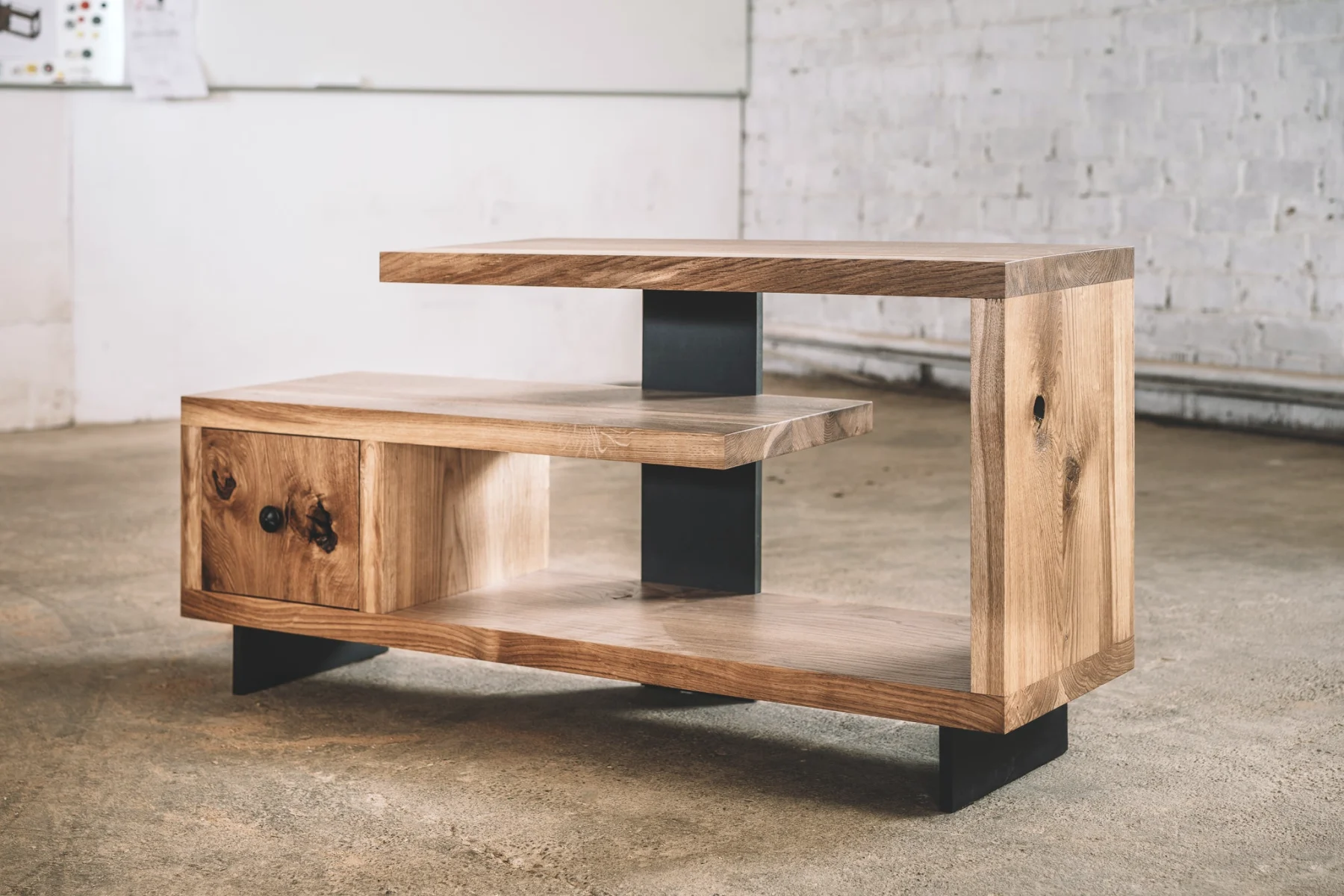 Richmond 47×14" Media console