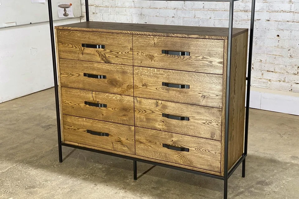 Baltimore Walnut Oak detail