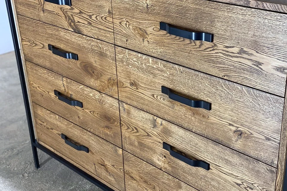 Baltimore Walnut Oak detail