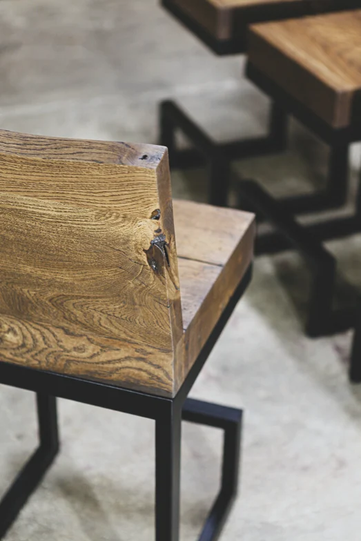 Bergen Walnut Oak detail