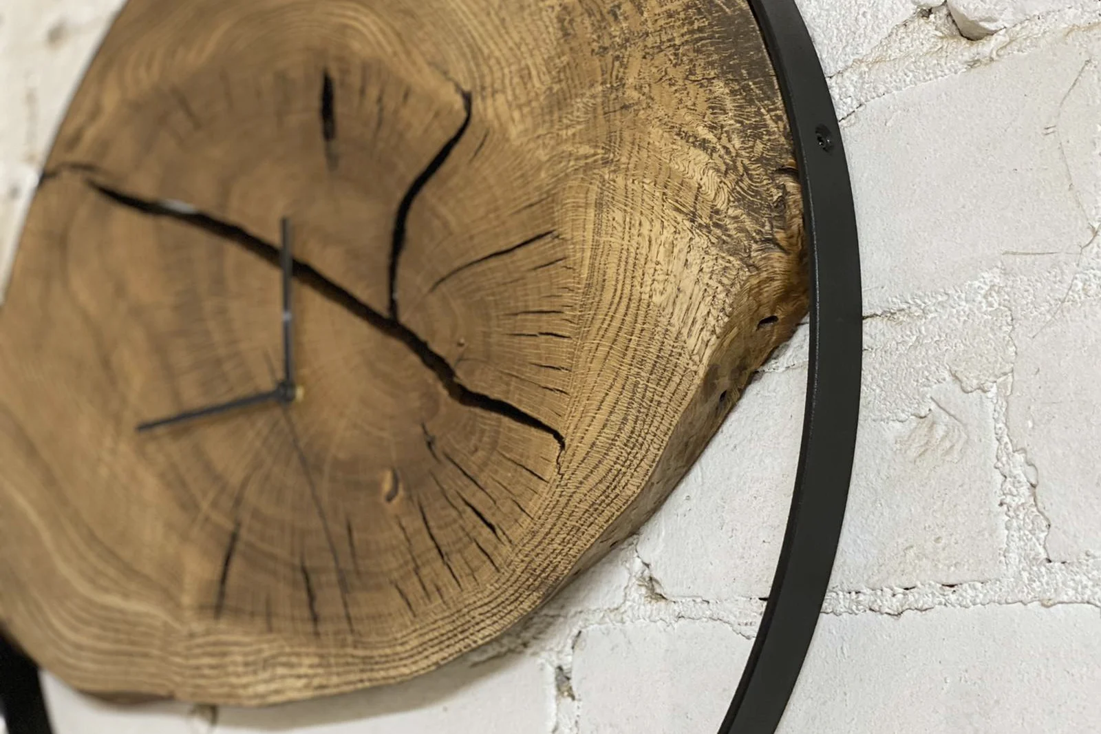 Versailles Walnut Oak detail